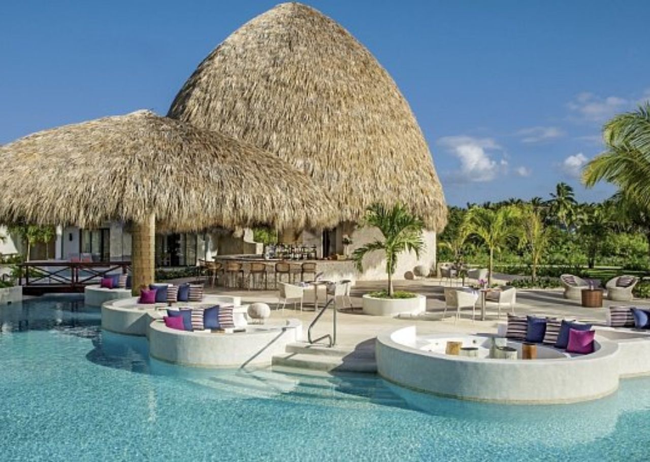 Poolbereich des Secrets Cap Cana Resort & Spa